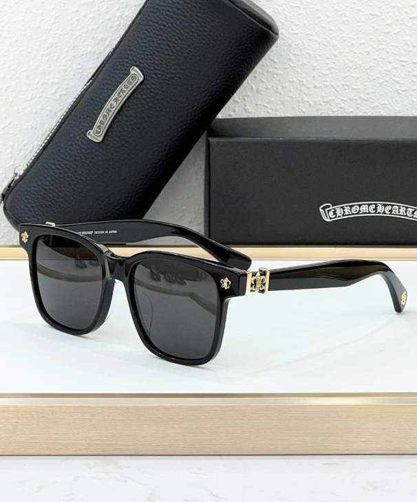 Picture of Chrome Hearts Sunglasses _SKUfw68374092fw